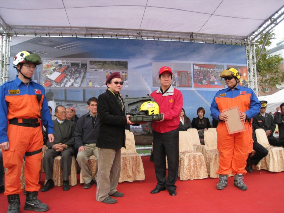 2011.1.16 府城人物畫會捐贈消防器材（新神臺灣電子報）